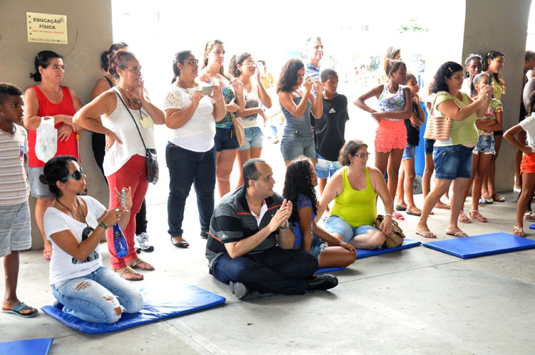 A Escola é Nossa leva centenas de pessoas ao Ciep do Parque Aurora ...
