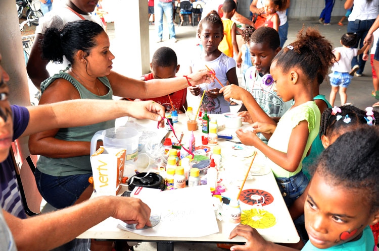 A Escola é Nossa leva centenas de pessoas ao Ciep do Parque Aurora ...